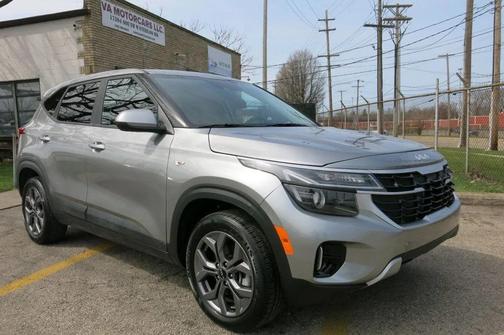 Gravity Gray 2024 Kia Seltos LX IVT AWD