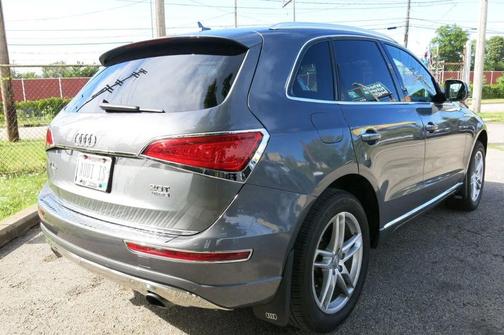 Lava Gray Pearl Effect 2016 Audi Q5 2.0T Premium Plus