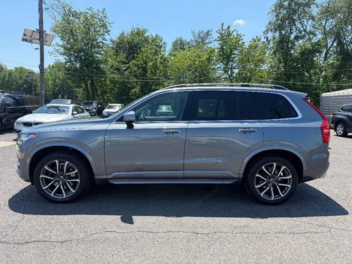 Savile Gray Metallic 2017 Volvo XC90 T6 Momentum