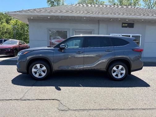 Magnetic Gray Metallic 2023 Toyota Highlander LE