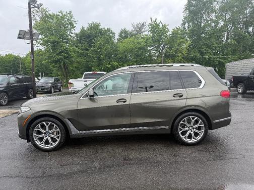 Manhattan Green Metallic 2022 BMW X7 xDrive40i