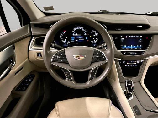 Crystal White Tri-Coat 2019 Cadillac XT5 Luxury