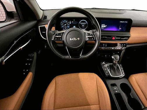 Snow White Pearl 2024 Kia Seltos SX