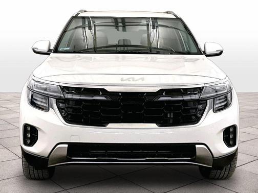 Snow White Pearl 2024 Kia Seltos SX