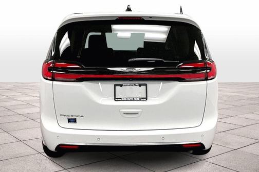 2023 Chrysler Pacifica Touring-L