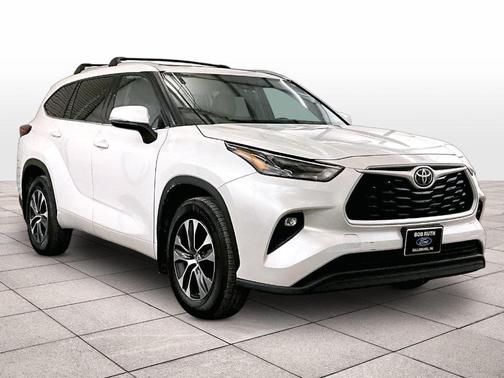 Wind Chill Pearl 2022 Toyota Highlander XLE