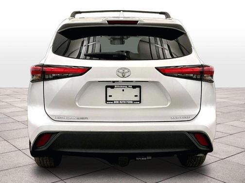 Wind Chill Pearl 2022 Toyota Highlander XLE