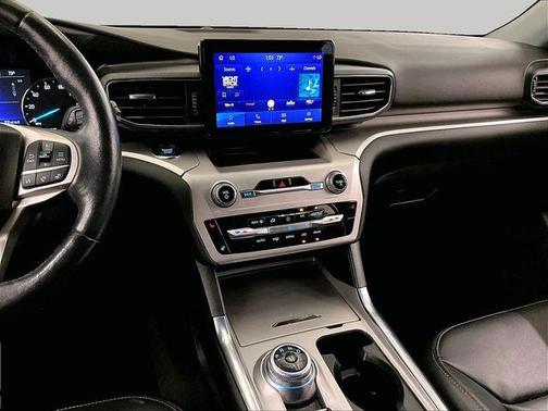 Black Metallic 2022 Ford Explorer XLT