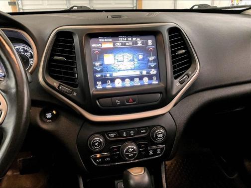 Bright White Clearcoat 2018 Jeep Cherokee Limited