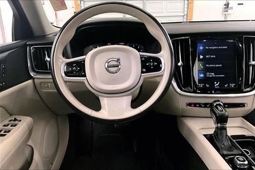 2020 Volvo V60 T5 Momentum