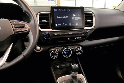 2024 Hyundai VENUE SEL