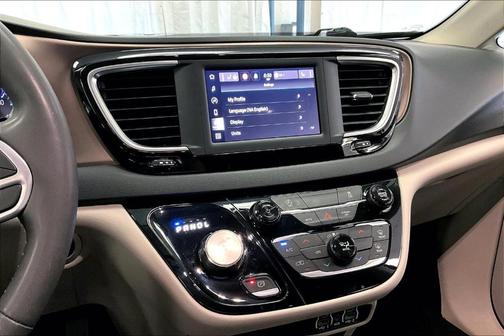 2022 Chrysler Voyager LX
