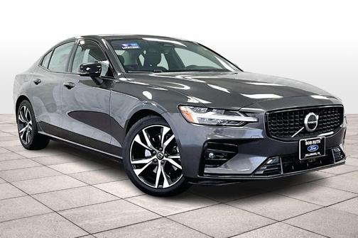 2024 Volvo S60 B5 Core Dark Theme