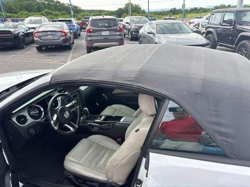 Oxford White 2014 Ford Mustang V6 Premium