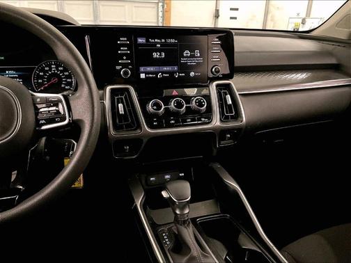 Everlasting Silver 2023 Kia Sorento LX