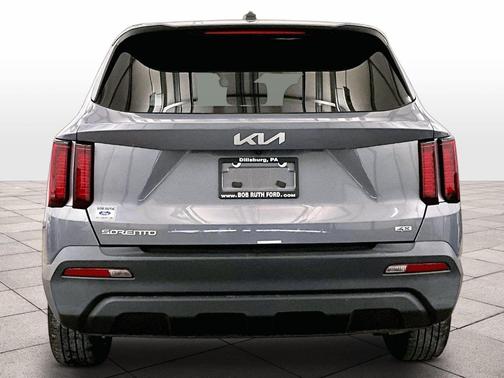 Everlasting Silver 2023 Kia Sorento LX
