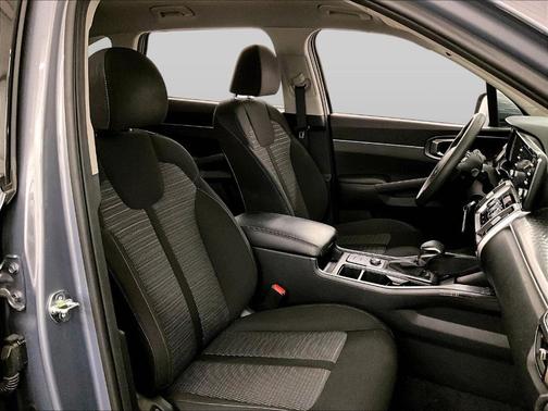 Everlasting Silver 2023 Kia Sorento LX