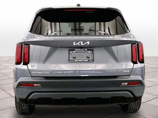 Everlasting Silver 2023 Kia Sorento LX