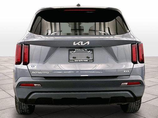 Everlasting Silver 2023 Kia Sorento LX