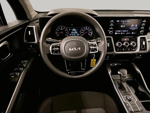 Everlasting Silver 2023 Kia Sorento LX