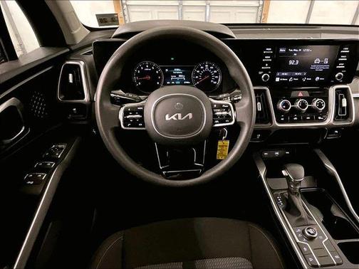 Everlasting Silver 2023 Kia Sorento LX