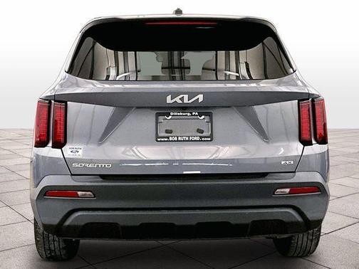 Everlasting Silver 2023 Kia Sorento LX