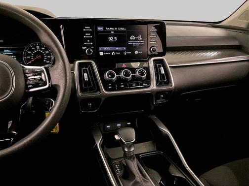 Everlasting Silver 2023 Kia Sorento LX