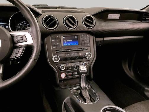Oxford White 2015 Ford Mustang V6