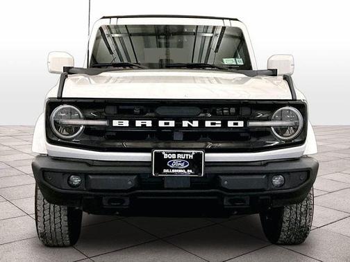 Oxford White 2024 Ford Bronco Outer Banks