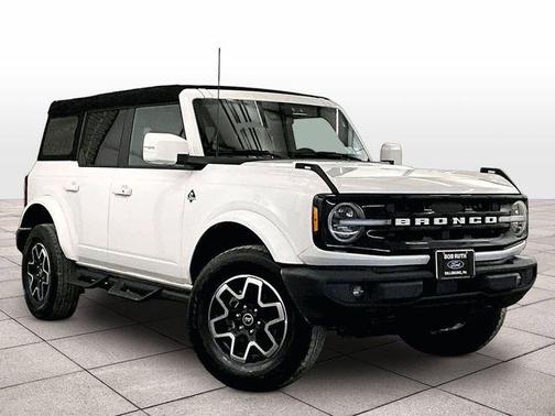 Oxford White 2024 Ford Bronco Outer Banks