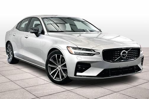 2022 Volvo S60 B5 Momentum
