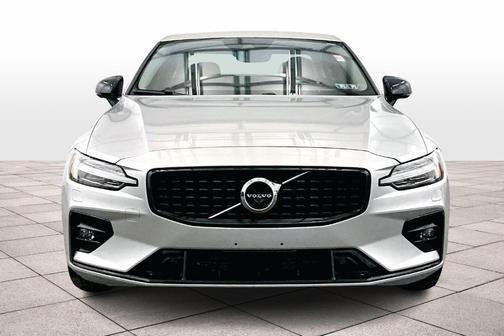 2022 Volvo S60 B5 Momentum