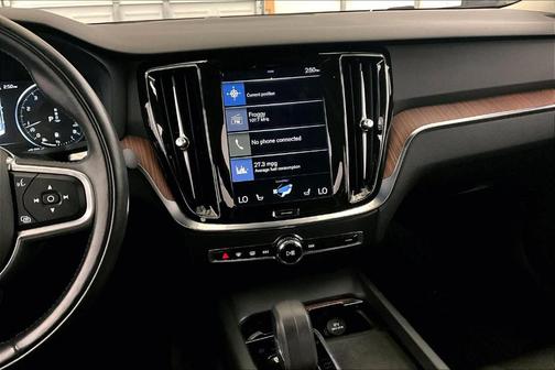 2022 Volvo S60 B5 Momentum