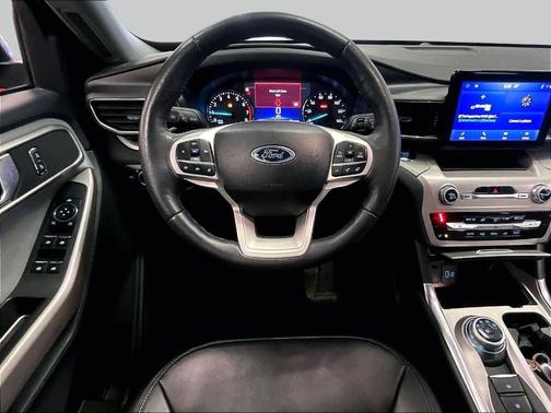 Rapid Red Metallic Tinted Clearcoat 2023 Ford Explorer XLT