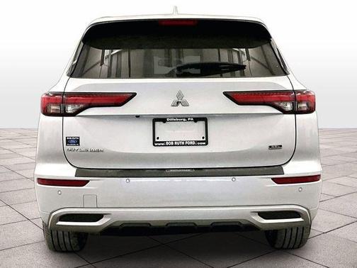 White Diamond 2022 Mitsubishi Outlander SEL