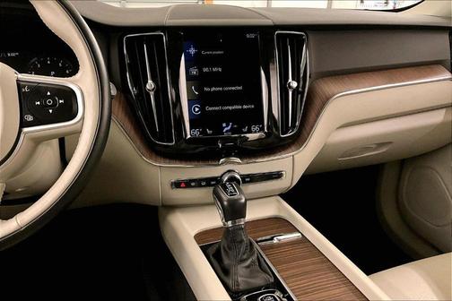 2021 Volvo XC60 T5 Momentum