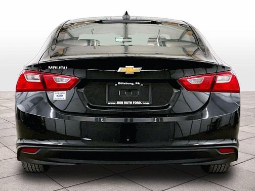 Mosaic Black Metallic 2022 Chevrolet Malibu 1LS