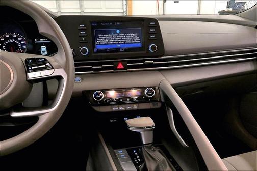 2022 Hyundai ELANTRA SEL