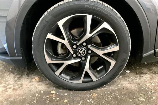2022 Toyota C-HR XLE