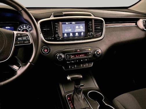 Everlasting Silver 2020 Kia Sorento S V6