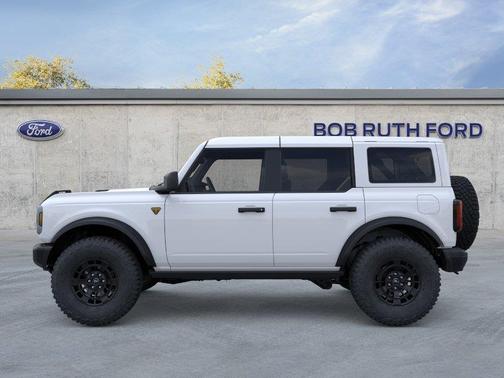 Oxford White 2026 Ford Bronco Badlands