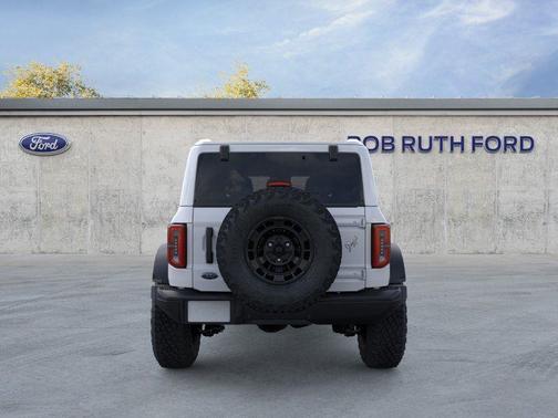 Oxford White 2026 Ford Bronco Badlands