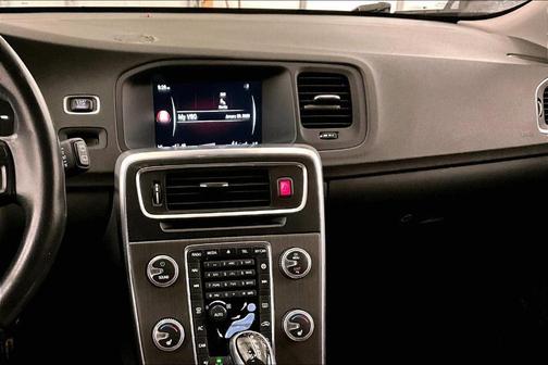 2016 Volvo V60 Cross Country T5