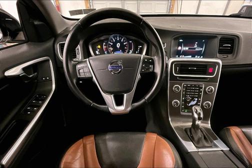 2016 Volvo V60 Cross Country T5