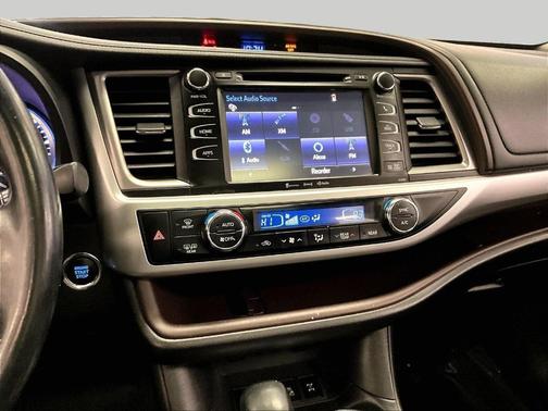 Blizzard Pearl 2019 Toyota Highlander XLE