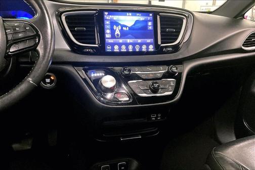 2020 Chrysler Pacifica Touring-L