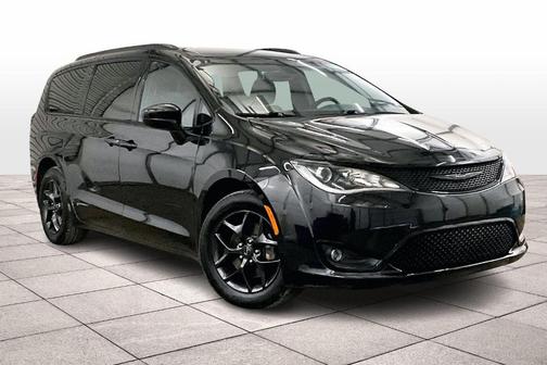 2020 Chrysler Pacifica Touring-L