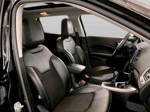 Diamond Black 2021 Jeep Compass Latitude