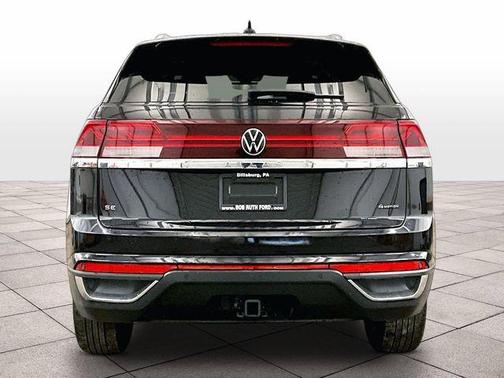Deep Black Pearl Effect 2024 Volkswagen Atlas Cross Sport 2.0T SE w/Technology