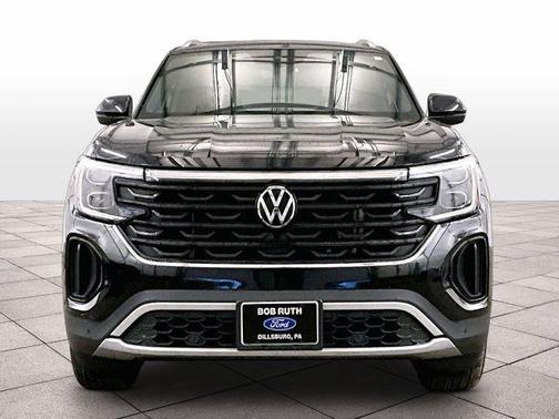 Deep Black Pearl Effect 2024 Volkswagen Atlas Cross Sport 2.0T SE w/Technology